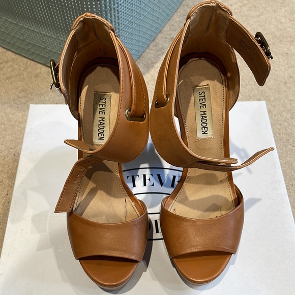 Steve Madden Vincenza Heels - Picture 2 of 6